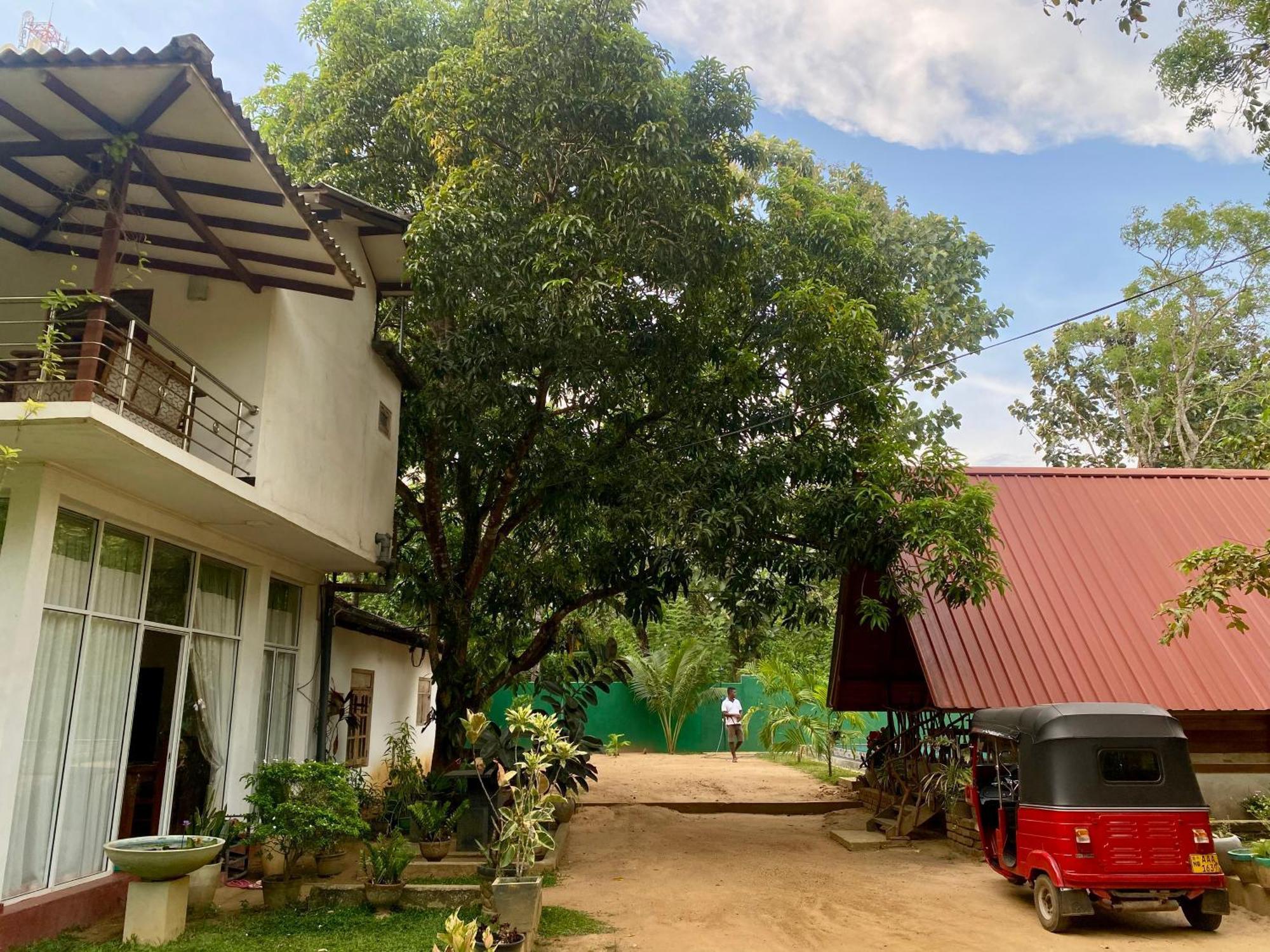 Habarana New Star Homestay Bagian luar foto